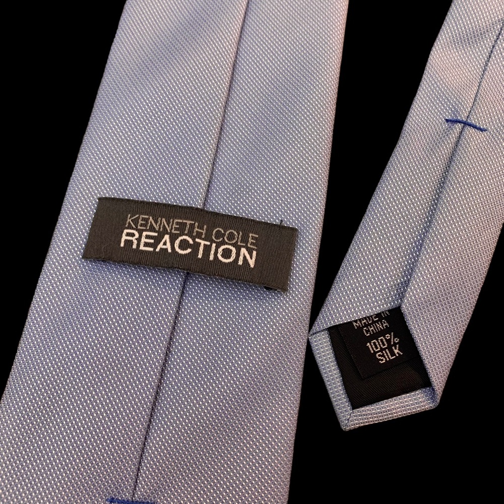 Kenneth Cole Reaction 100% silk mens tie